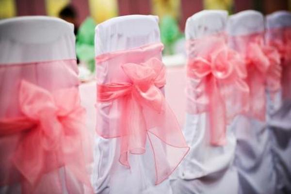 Нежно-розовая легкая ткань подчеркивает нежность праздника. Фото с сайта http://s10.photobucket.com/