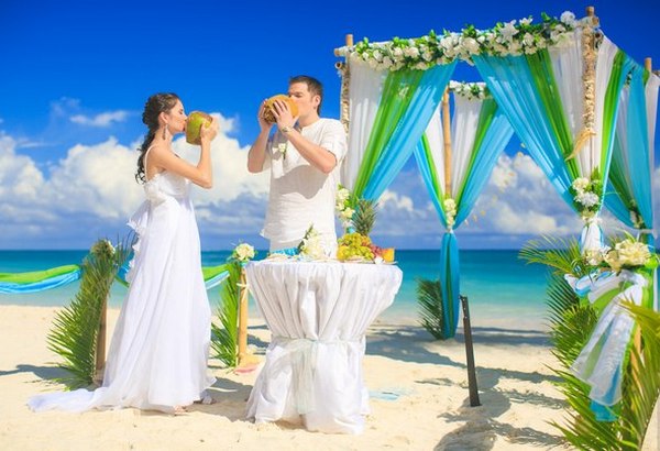 Эффектная церемония бракосочетания. Фото с сайта vk.com