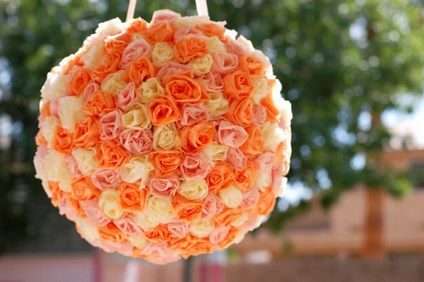 Шар роз. Фото с сайта http://weddingdiary.ru/