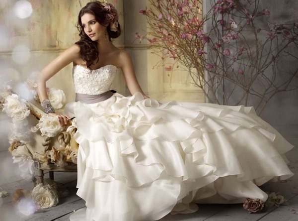 Правила выбора свадебного платья. Фото с сайта barnaul.blizko.ru