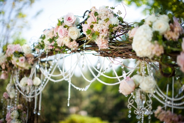 Свадебная арка — стильный атрибут на празднике. Фото с сайта svadba-msk.ru