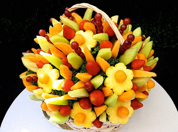 Как оригинально нарезать фрукты на праздник. Фото с сайта ykdom.ru