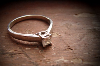 Из какого металла должно быть кольцо? Фото с сайта samogo.net