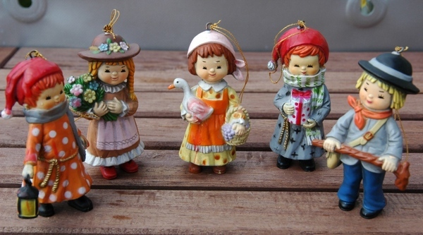 Сувениры и елочные игрушки — хорошие новогодние подарки. Фото с сайта levi-papakarlo.blogspot.com