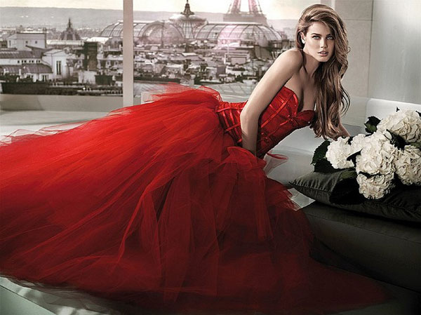 Красное свадебное платье — ярко и стильно! Фото с сайта www.wen.co.il