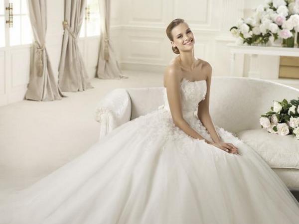 Как выбрать красивое пышное свадебное платье. Фото с сайта  queen-time.ru 