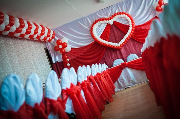 Оригинально и стильно — сердце из воздушных шаров. Фото с сайта nevi.ru