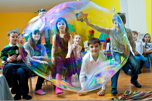 Воздушное шоу — шоу мыльных пузырей. Фото с сайта happy46.ru