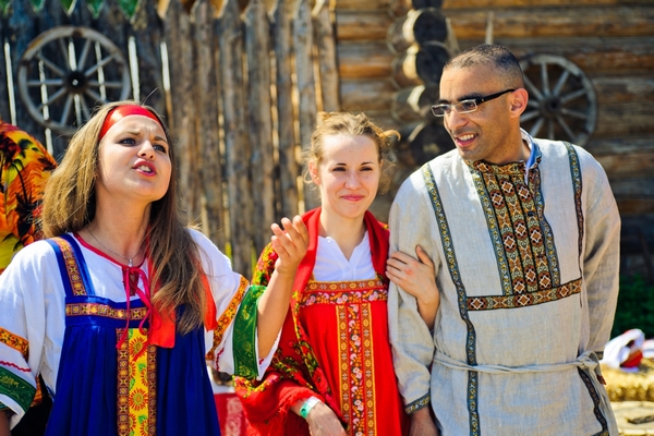Традиционное сватовство — интересно и стильно. Фото с сайта etnosvadba.ru