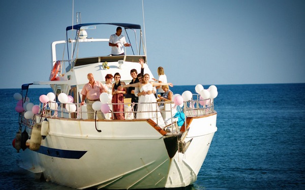 Свадебная прогулка на корабле. Фото с сайта specialinvite.ru 