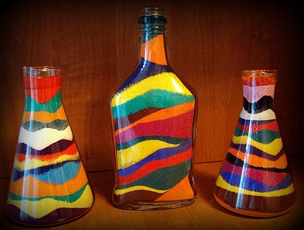 Декорируем бутылки солью — оригинально, ярко, просто! Фото с сайта i-remo.ru