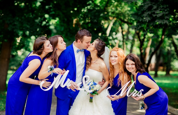 О любви расскажет синий цвет торжества. Фото с сайта wed.msk.ru
