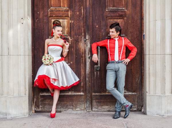 Оригинальная свадьба стиляги — весело и ярко! Фото с сайта www.fotoeff.ru