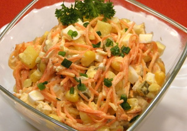 Вкусный праздничный салат. Фото с сайта liverecept.ru