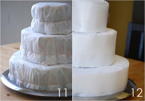 Когда торт задекорирован тканью, его останется украсить. Фото с сайта http://podarokhandmade.ru/