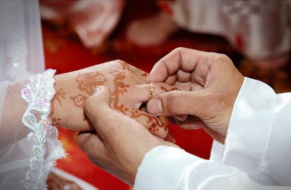 Традиции мусульманской свадьбы. Фото с сайта karachi.bolee.com