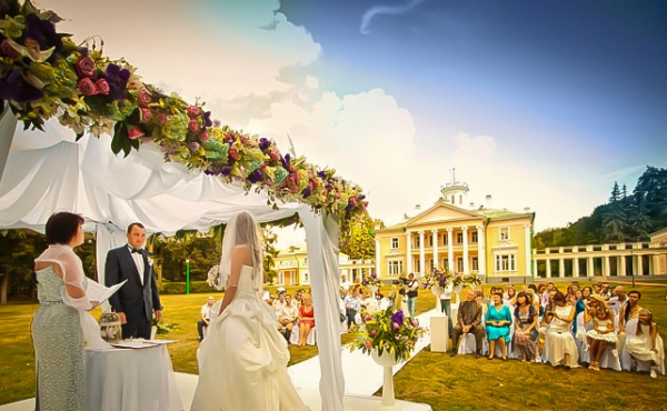 Роскошно и красиво — свадьба в усадьбе. Фото с сайта svadba-ws.ru