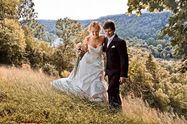 Стильно и необычно — свадьба на природе. Фото с сайта womenfromrussia.ru 