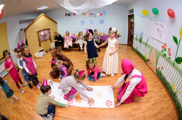Развлечения для детей — занимательно и весело. Фото с сайта www.showtime-event.com.ua