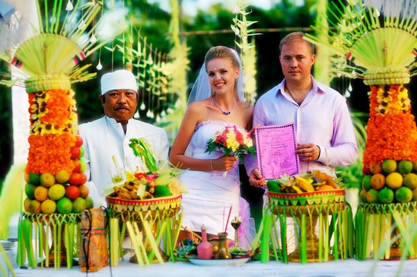 Как отметить свадьбу на Бали. Фото с сайта sovmestimi.com
