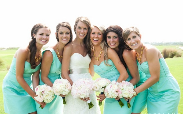 Наряды подружек на свадьбу в бирюзовом цвете. Фото с сайта wedding-dream.org