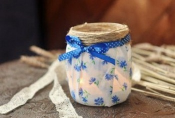 Декорируем банку тканью и получаем милый подсвечник. Фото с сайта http://womanadvice.ru/