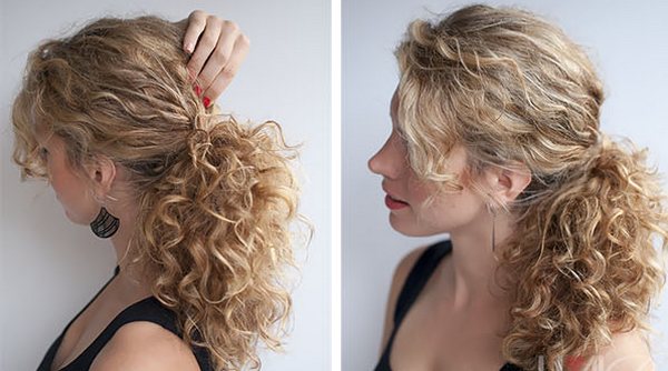 Вьющиеся волосы можно просто собрать в хвост. Фото с сайта parikmaherov.net