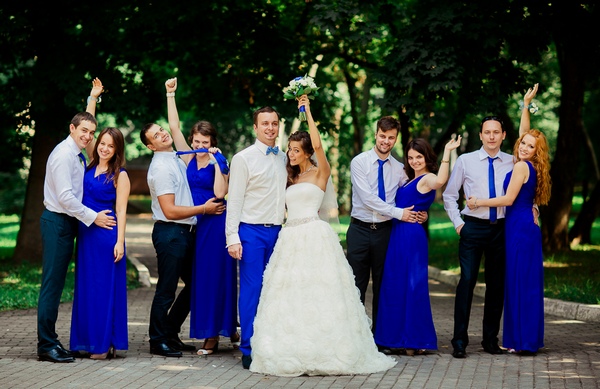 Необыкновенно ярко — свадьба в синем цвете. Фото с сайта wed.msk.ru