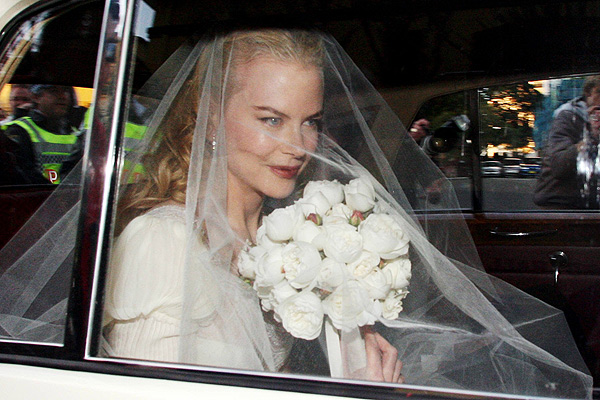 Роскошный образ — свадебное платье Николь в стиле ампир. Фото с сайта wedding-fever.info