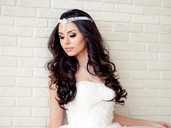 Романтичный образ: диадема в виде ожерелья. Фото с сайта beauty-proceduri.ru