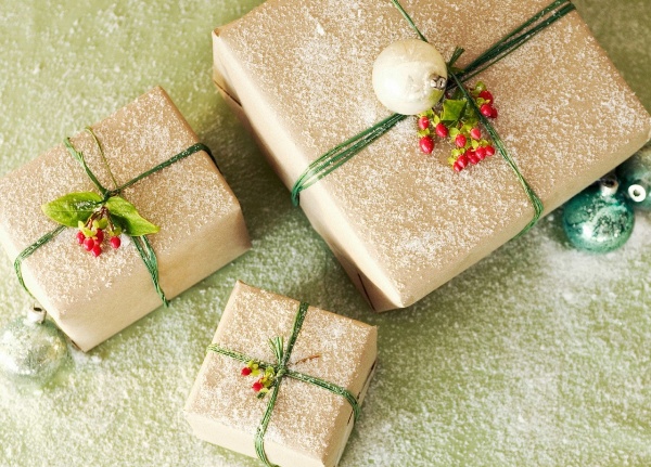 Подарки на Рождество могут быть небольшими, но душевными. Фото с сайта wallpampers.ru