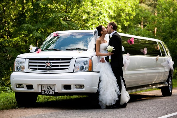 Свадебный лимузин: как выбрать свой вариант. Фото с сайта www.limuzinsib.ru