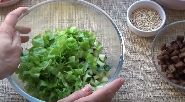 Новые рецепты новогодних салатов 2023 - мясные, вегетарианские и с морепродуктами
